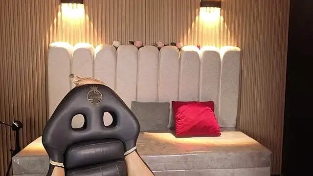 Perla lovely  online show from April 23, 2026, 12:40 pm