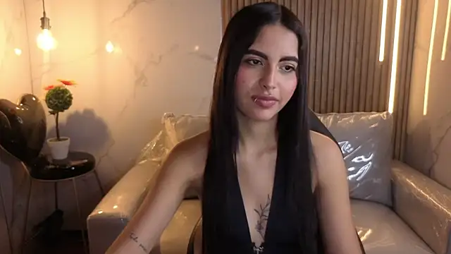 Perla lovely  online show from April 27, 2026, 12:47 pm