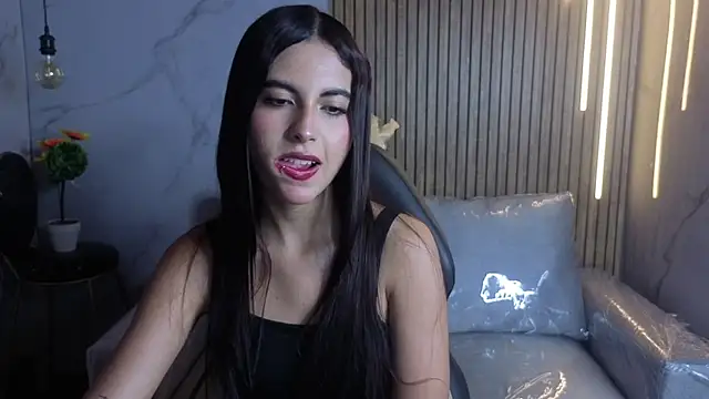 Snapshot of Perla_lovely_ chatting on May 27, 2026, 12:24 pm Perla lovely online show from May 27, 2026, 12:24 pm