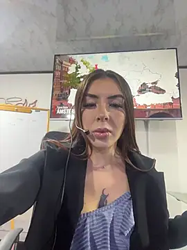 Sweet bellaa  online show from April 23, 2026, 4:35 am