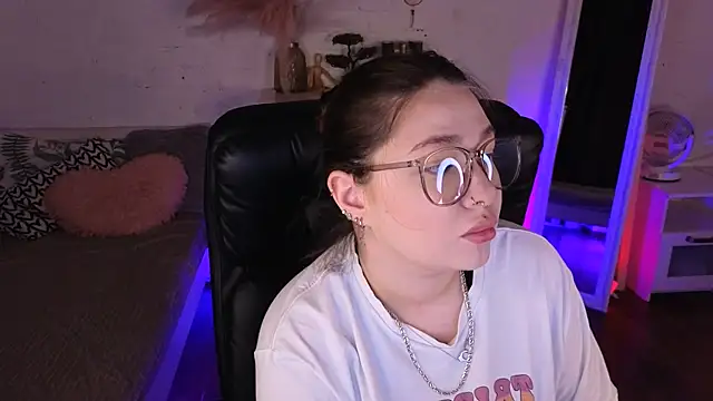 Snapshot of vanessaparadiza chatting on May 12, 2026, 1:41 pm vanessaparadiza online show from May 12, 2026, 1:41 pm