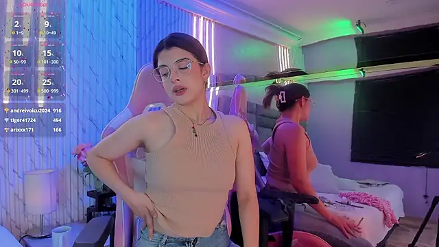 Snapshot of KatyParisi chatting on February 9, 2026, 8:35 pm KatyParisi online show from February 9, 2026, 8:35 pm