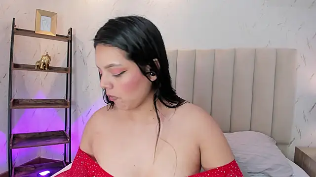 Snapshot of ViolettaRousee_ chatting on April 28, 2026, 9:42 pm ViolettaRousee online show from April 28, 2026, 9:42 pm