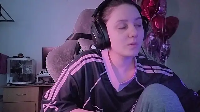 Snapshot of Holy_Kveta chatting on February 27, 2026, 2:55 am Holy Kveta online show from February 27, 2026, 2:55 am