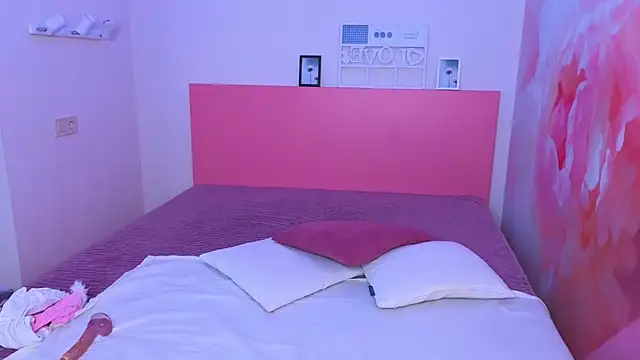 LuxSiren online show from April 11, 2026, 6:29 am