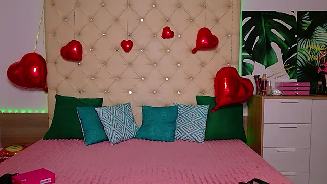 Snapshot of AwaMax chatting on February 19, 2026, 5:58 am AwaMax online show from February 19, 2026, 5:58 am