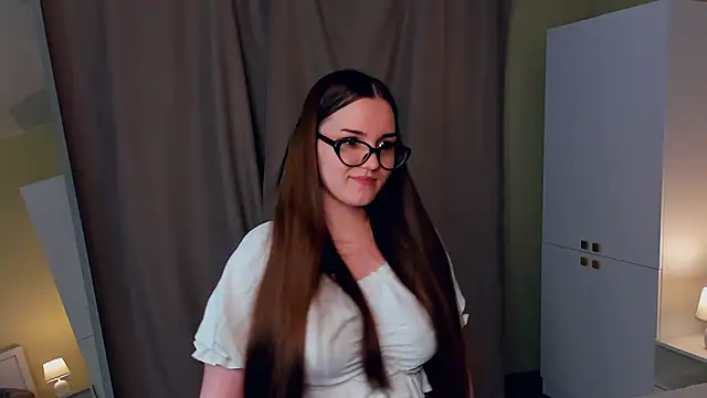 CrissyKales online show from February 5, 2026, 5:06 pm