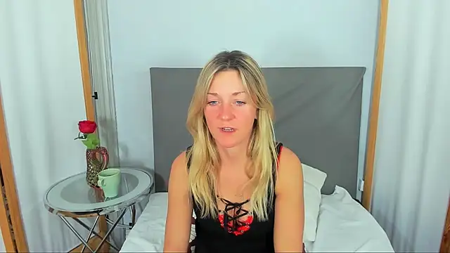 Snapshot of MileyXStar chatting on February 23, 2026, 9:34 pm MileyXStar online show from February 23, 2026, 9:34 pm