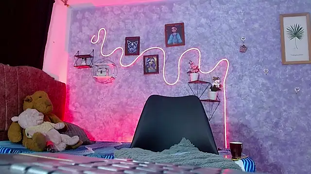 Snapshot of Everlin__Hot_ chatting on February 7, 2026, 11:14 am Everlin Hot online show from February 7, 2026, 11:14 am