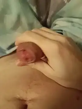 Snapshot of CutxeFrench chatting on February 20, 2026, 7:03 pm CutxeFrench online show from February 20, 2026, 7:03 pm