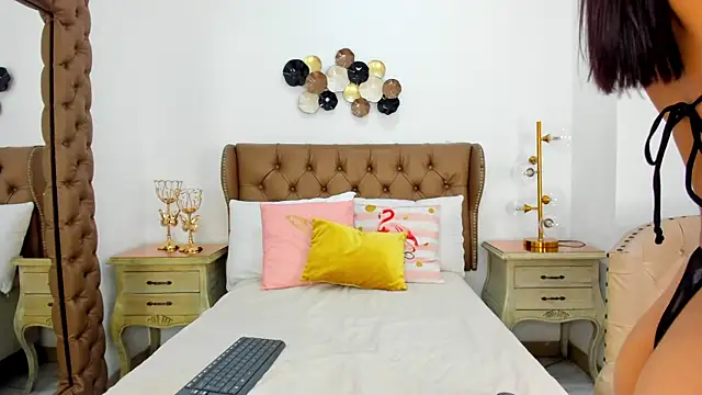 maria 09  online show from April 14, 2026, 3:01 am