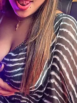 Snapshot of queen-panda chatting on February 24, 2026, 5:44 pm queen-panda online show from February 24, 2026, 5:44 pm