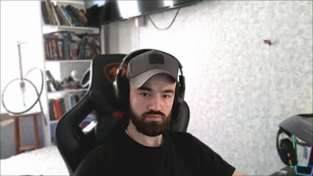 Snapshot of _Mostly_ chatting on April 1, 2026, 10:38 am Mostly online show from April 1, 2026, 10:38 am