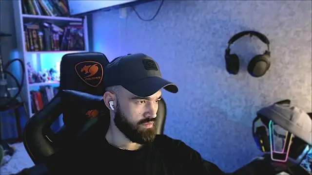 Snapshot of _Mostly_ chatting on April 5, 2026, 8:39 pm Mostly online show from April 5, 2026, 8:39 pm