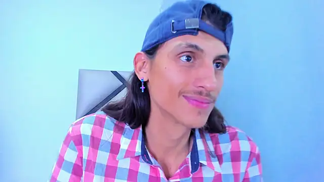 Snapshot of Noha-Smith chatting on February 3, 2026, 4:10 am Noha-Smith online show from February 3, 2026, 4:10 am