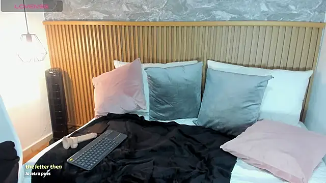 Snapshot of lunalat chatting on February 5, 2026, 12:21 pm lunalat online show from February 5, 2026, 12:21 pm