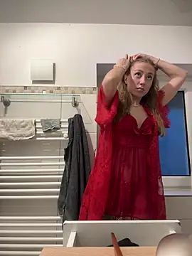 Snapshot of romyxxs chatting on February 11, 2026, 4:12 pm romyxxs online show from February 11, 2026, 4:12 pm