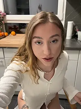 romyxxs online show from March 9, 2026, 7:07 pm