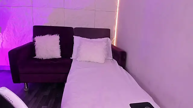 Yalezka  online show from February 16, 2026, 12:01 pm