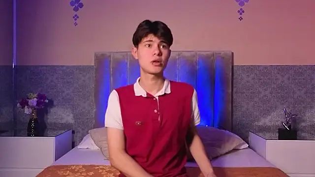 Snapshot of Derek_Sinn chatting on February 19, 2026, 8:05 pm Derek Sinn online show from February 19, 2026, 8:05 pm