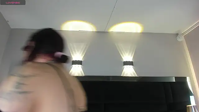 Snapshot of Ravenn21x chatting on February 11, 2026, 11:37 am Ravenn21x online show from February 11, 2026, 11:37 am