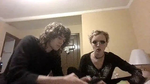 Snapshot of emoprincessxD chatting on April 7, 2026, 1:39 am emoprincessxD online show from April 7, 2026, 1:39 am