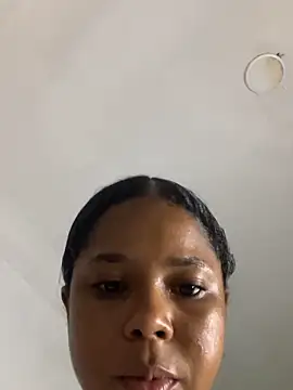 Snapshot of LIA_PARKERR chatting on April 5, 2026, 12:41 am LIA PARKERR online show from April 5, 2026, 12:41 am