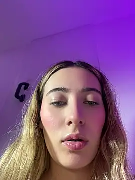 Snapshot of kloe__t18 chatting on June 5, 2026, 6:13 pm kloe t18 online show from June 5, 2026, 6:13 pm