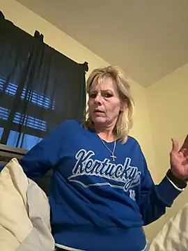 Snapshot of FireAfterDark chatting on March 3, 2026, 11:43 pm FireAfterDark online show from March 3, 2026, 11:43 pm