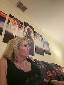 Snapshot of FireAfterDark chatting on March 10, 2026, 1:43 am FireAfterDark online show from March 10, 2026, 1:43 am