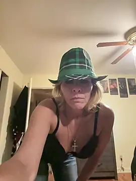 Snapshot of FireAfterDark chatting on March 18, 2026, 2:26 am FireAfterDark online show from March 18, 2026, 2:26 am