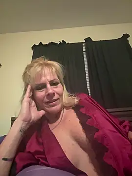 Snapshot of FireAfterDark chatting on April 1, 2026, 3:18 am FireAfterDark online show from April 1, 2026, 3:18 am