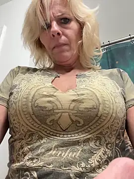 Snapshot of FireAfterDark chatting on April 3, 2026, 4:54 am FireAfterDark online show from April 3, 2026, 4:54 am