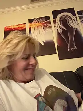 Snapshot of FireAfterDark chatting on April 6, 2026, 4:57 am FireAfterDark online show from April 6, 2026, 4:57 am