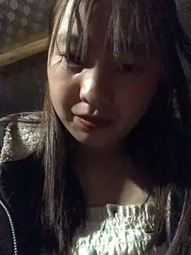 Snapshot of honeyyy110 chatting on February 8, 2026, 2:42 pm honeyyy110 online show from February 8, 2026, 2:42 pm