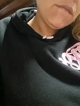 tuhardsexy online show from April 24, 2026, 1:35 pm