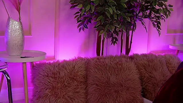 Snapshot of CrystalRedd chatting on February 21, 2026, 6:03 am CrystalRedd online show from February 21, 2026, 6:03 am