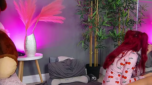 CrystalRedd online show from April 3, 2026, 4:32 am