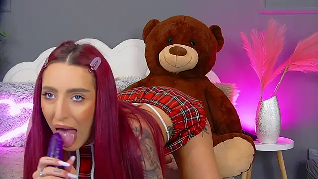 CrystalRedd online show from April 6, 2026, 4:46 am