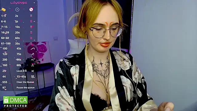 AdeLuna online show from June 3, 2026, 9:09 pm