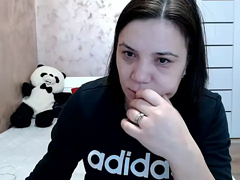 LorraGrey online show from February 4, 2026, 7:03 am