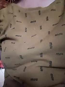 hot-luna- online show from April 14, 2026, 10:21 am