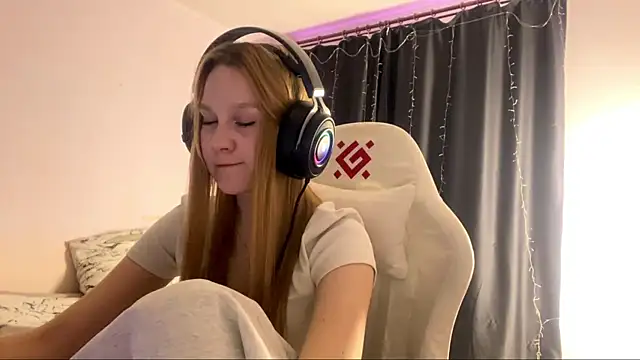 axin burnell online show from April 12, 2026, 2:22 pm