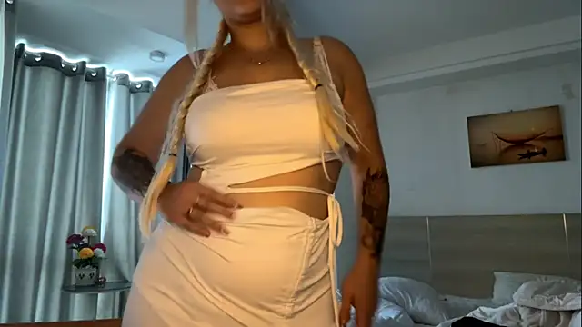 LuxureMia online show from February 15, 2026, 7:51 am