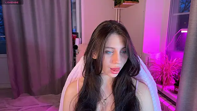 lunawho online show from March 15, 2026, 3:23 am