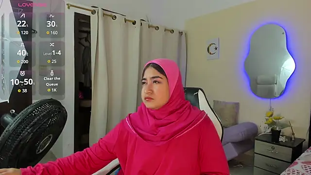 Snapshot of SamiraAwada chatting on April 17, 2026, 6:55 pm SamiraAwada online show from April 17, 2026, 6:55 pm