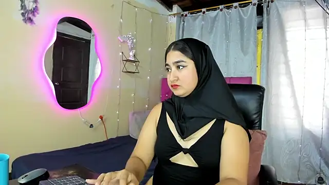 Snapshot of SamiraAwada chatting on June 1, 2026, 7:04 pm SamiraAwada online show from June 1, 2026, 7:04 pm