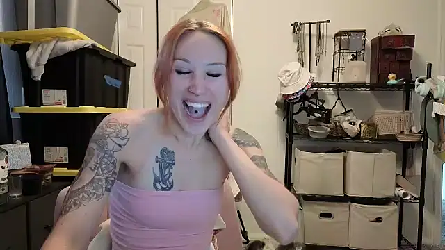 Snapshot of ThornsandHoney chatting on May 17, 2026, 5:53 pm ThornsandHoney online show from May 17, 2026, 5:53 pm