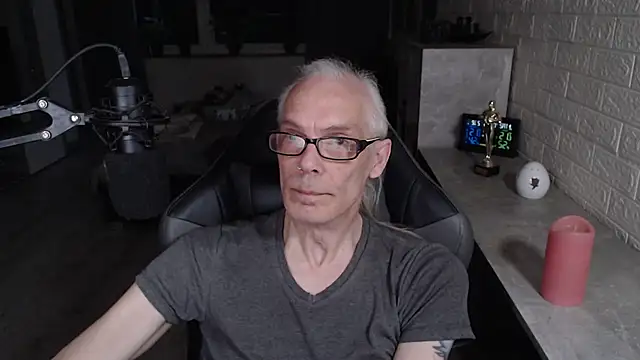 Snapshot of KoelnKoeln chatting on May 9, 2026, 7:30 pm KoelnKoeln online show from May 9, 2026, 7:30 pm