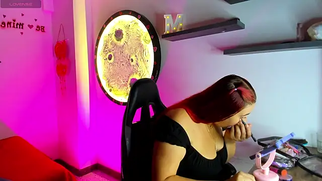 Miaa-Foxx online show from April 10, 2026, 7:51 pm